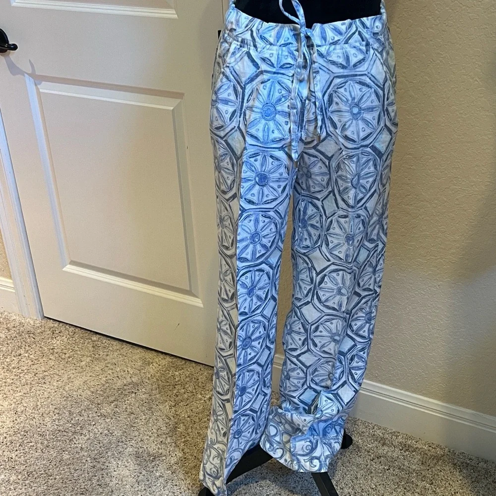 Tommy Bahama Blue and White Patterned Pants - Picture 2 of 9